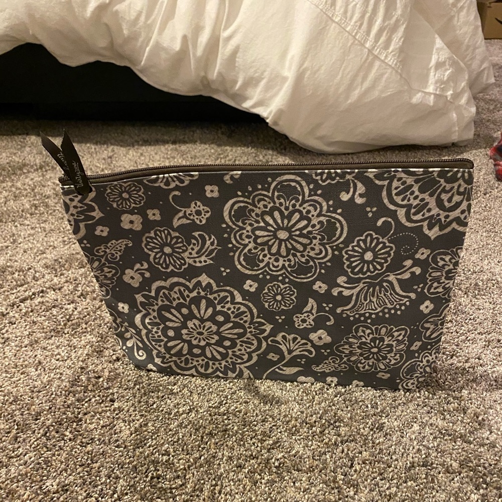 Zipper Pouch - Picture 1 of 4
